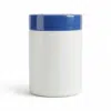 Pote cosmético de 1kg em plástico PEAD branco leitoso fosco com tampa azul médio de rosca, design ombrado profissional para cremes e máscaras, fundo branco.